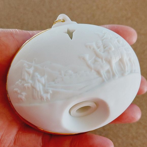 Hallmark Ornament The Blessed Family Vintage 2000 Keepsake Porcelain Lighted - Picture 3 of 9